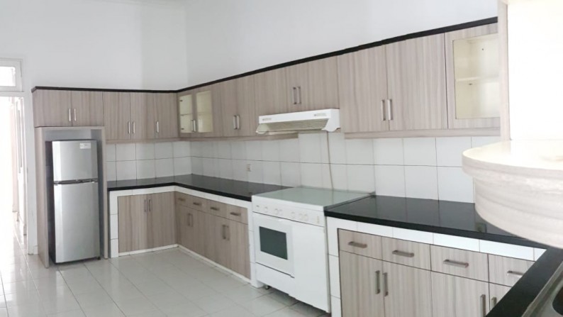 For Rent Luxury House at Pondok Indah Near To Jakarta International School.. Good Location...