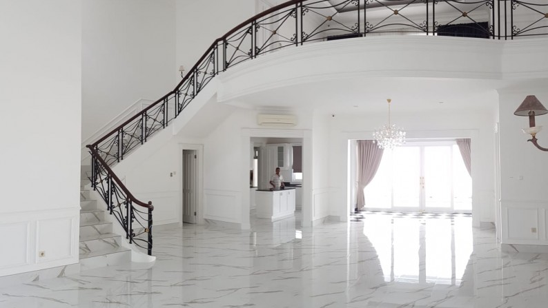 For Rent Luxury House at Pondok Indah Near To Jakarta International School.. Good Location...