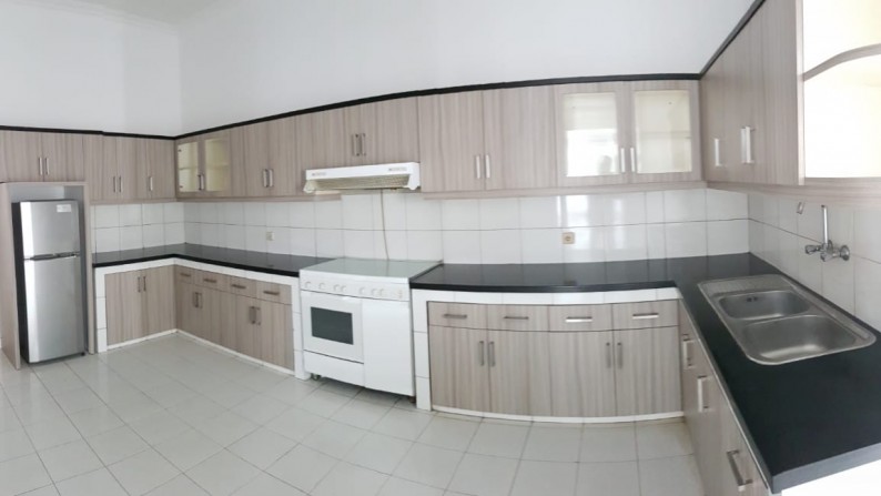 For Rent Luxury House at Pondok Indah Near To Jakarta International School.. Good Location...