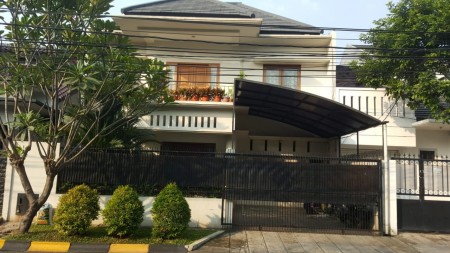 Rumah Cantik,mewah,pinggir jalan di Pondok Indah Jakarta Selatan