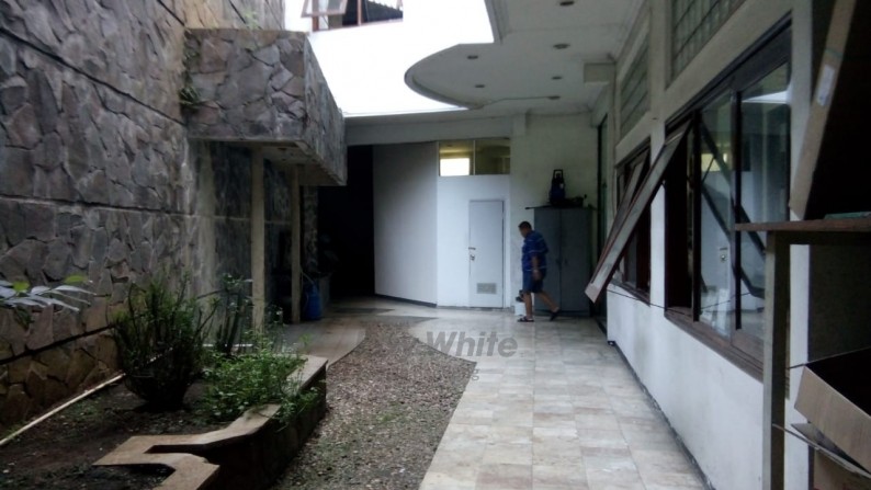 JUAL RUMAH DAN USAHA di Mainroad Antapani