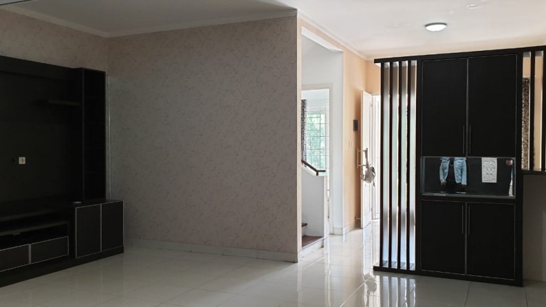 Disewakan Rumah Siap Huni, Hunian Nyaman dan Asri @Emerald View, Bintaro