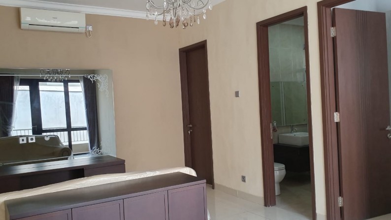 Rumah Siap Huni, Full Furnish, Hunian Nyaman dan Asri @Kebayoran Villas, Bintaro