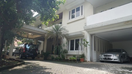 Rumah Dengan Bangunan Sangat Kokoh Di Kebayoran Baru