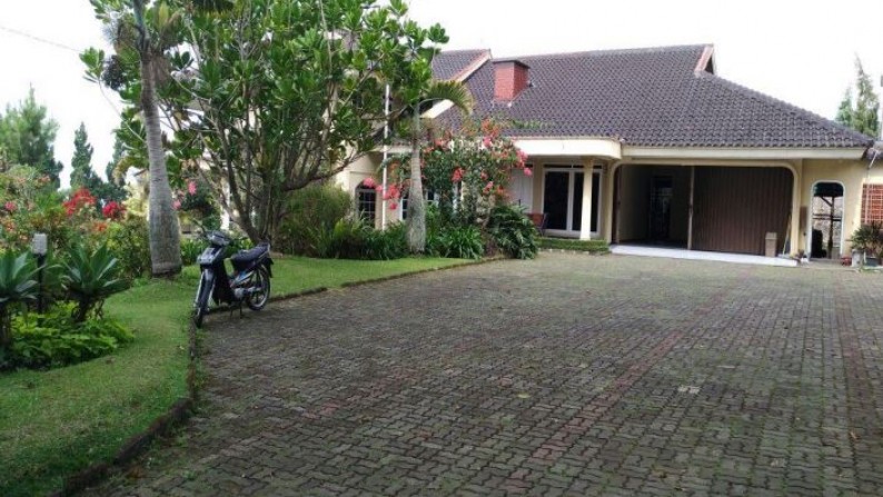 Dijual Villa Mewah & Luas di Cibodas