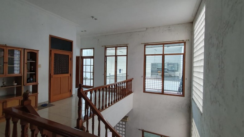 DIJUAL RUMAH PUSAT KOTA SURABAYA, LUAS 445/700 HANYA 16 M, DEKAT PANGLIMA SUDIRMAN