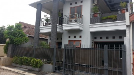 Dijual Rumah Bagus Di Jl Canna, Bukit Nusa Indah, Tangerang Selatan