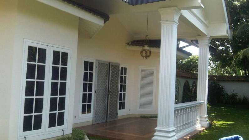 Rumah pool di Cinere Limo