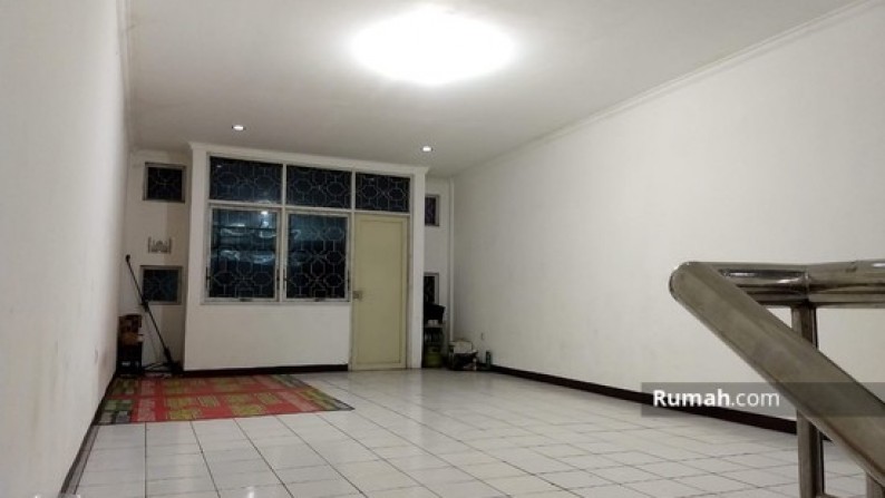Ruko Strategis 3,5 Lantai di Astanaanyar Bandung