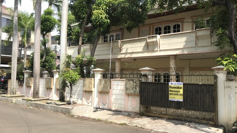 Disewakan rumah hoek di Muara Karang