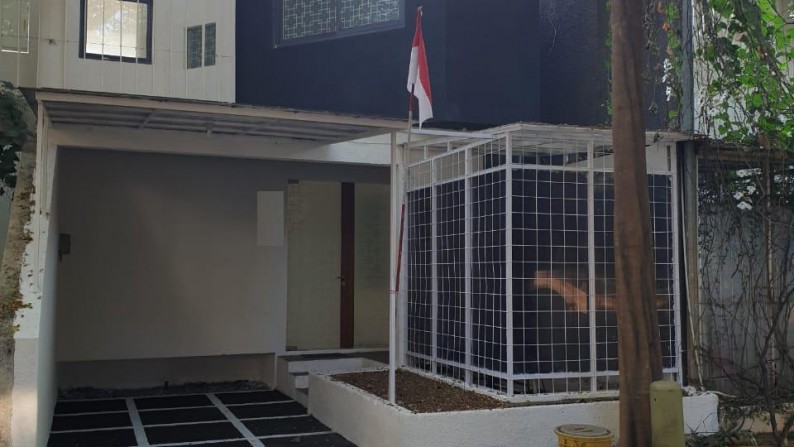 Rumah Mewah,dalam ruangan bersih di Pesanggrahan Jakarta Selatan