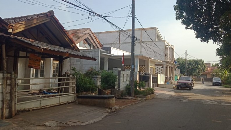 Rumah hitung tanah row jalan besar di Permata Pamulang