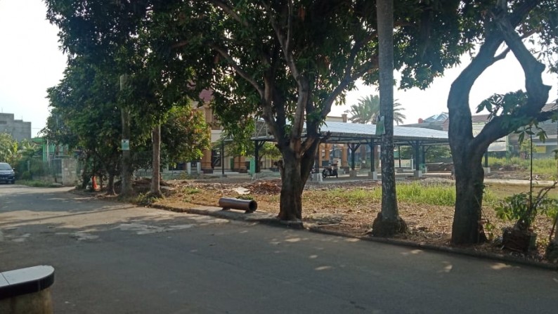 Rumah hitung tanah row jalan besar di Permata Pamulang