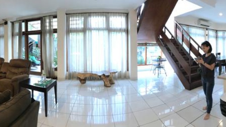 Classic house in Menteng area ready for rent