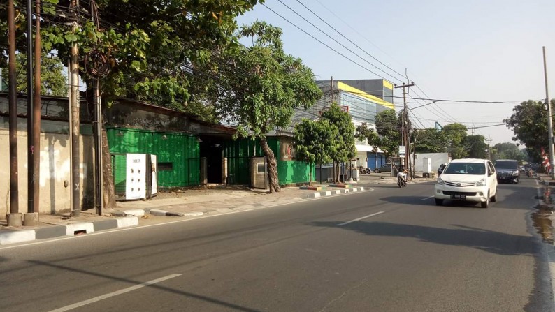 Rumah Siap huni ,ada belakang cocok buat perkantoran di veteran jakarta selatan