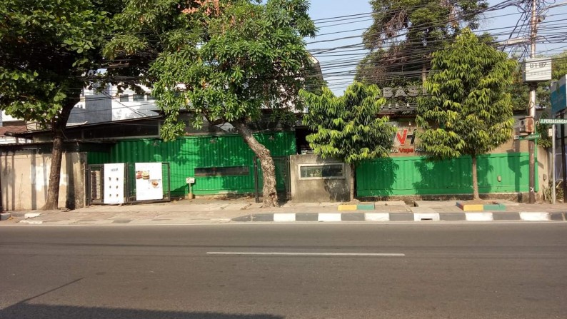 Rumah Siap huni ,ada belakang cocok buat perkantoran di veteran jakarta selatan