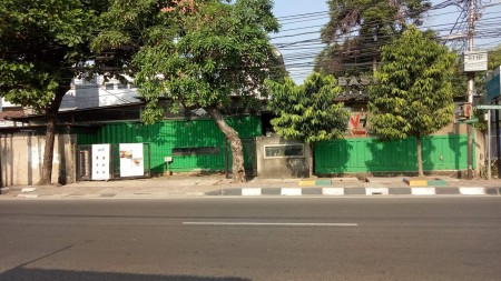 Rumah Siap huni ,ada belakang cocok buat perkantoran di veteran jakarta selatan