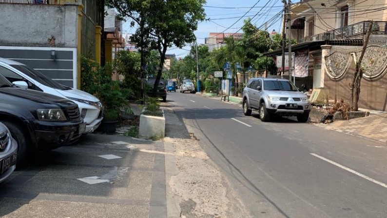 Rumah Tua  2 Lantai Hitung Tanah di Dwi Warna Karang Anyar Jakarta Pusat