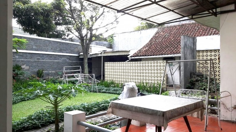 Rumah Bernuansa Heritage, Luas dan Terawat, Lokasi Strategis di Sukajadi Bandung