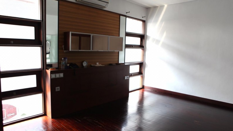 Disewakan rumah belakang citos furnished 3 lantai Jakarta Selatan