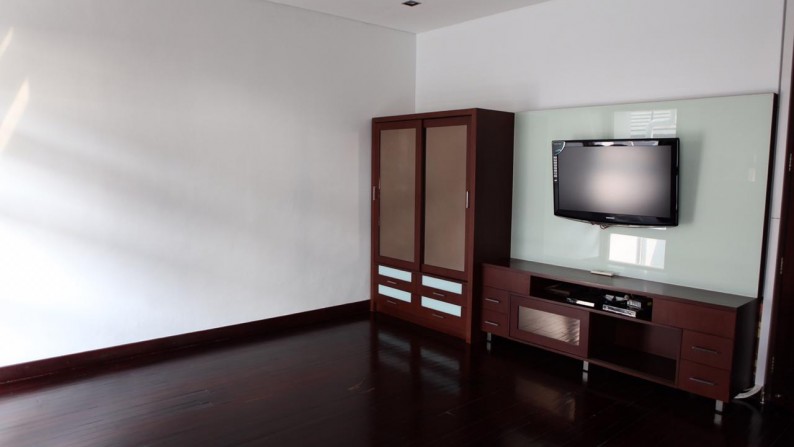 Disewakan rumah belakang citos furnished 3 lantai Jakarta Selatan