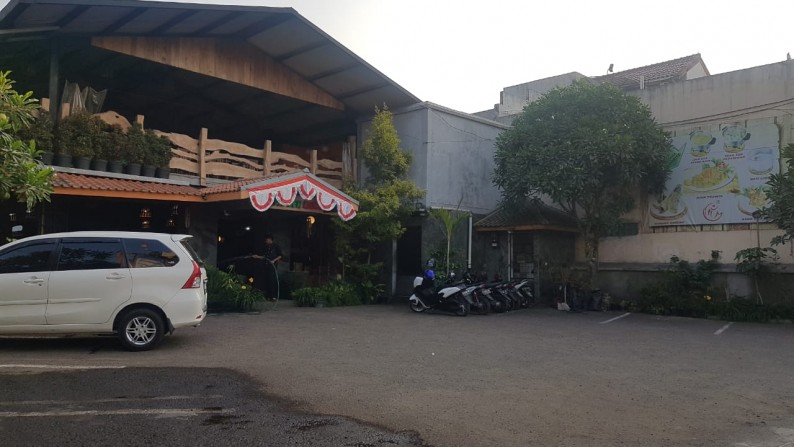 Dijual Rumah Makan Komersial Plus Basement Di Jalan Kolonel Masturi Bandung