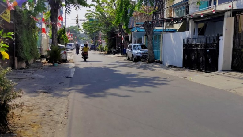 Rumah 2,5 Lantai masih layak tinggal, Jalan depan lebar di Taman Sari Jakarta Pusat