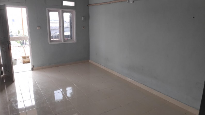 Dijual rumah kost 3 lantai dengan harga sewa tinggi di Koja Jakarta Utara