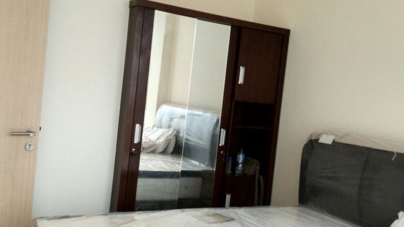 02 BEDROOM APARTMENT BARU SEMI FURNISHED DI PUSAT BSD HANYA 900 JUTA SAJA