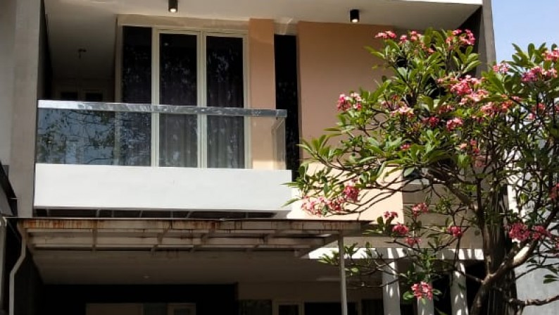 Rumah Villa Sentra Raya Citraland Surabaya