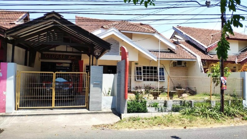 Jual Rumah 1.5 Lantai, Bagus + Terawat, Row Jalan depan Lebar, Siap Huni, bisa untuk rumah tinggal / kantor - TAN -