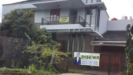 Rumah Nyaman Bernuansa Artistik di Babakan Jeruk, Bandung