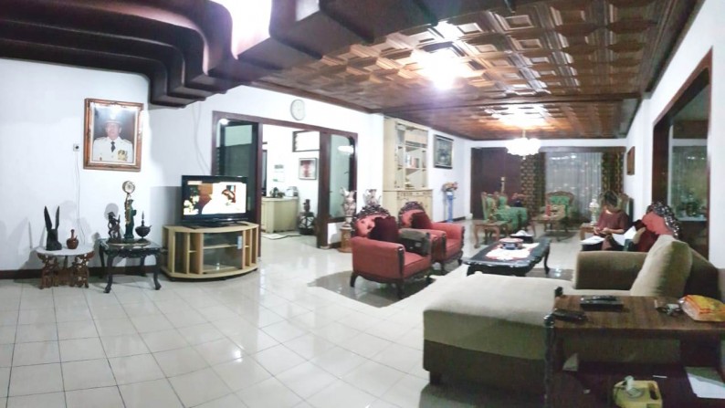 Rumah dengan 9 Kamar di Buah Batu