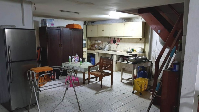 Rumah dengan 9 Kamar di Buah Batu