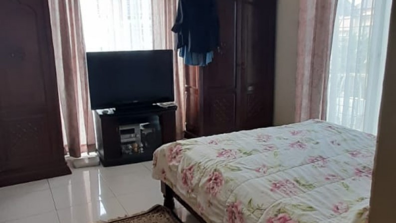 Rumah Siap Huni, Halaman Belakang Bagus, dan Hunian Nyaman @Bintaro