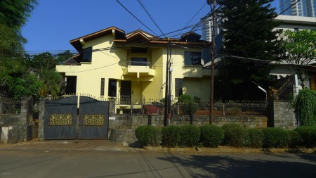 Dijual rumah di lokasi prestigious & tenang di Jl Simprug Garden II
