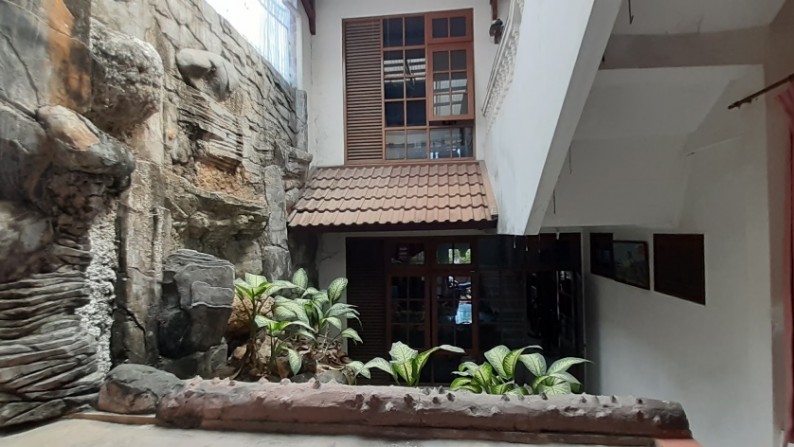 Rumah Uniq Gaya Bali di Kawasan Bintaro luas 367m Harga 2,8M nego, MURAAH!!!