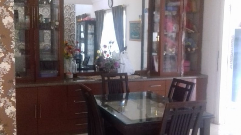  Dijual  rumah  mewah  2  lantai  model Klasik  di Kota Wisata Cibubur Best Price 