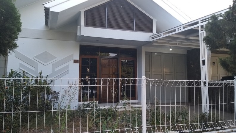 Rumah semi furnished Singgasana Pradana