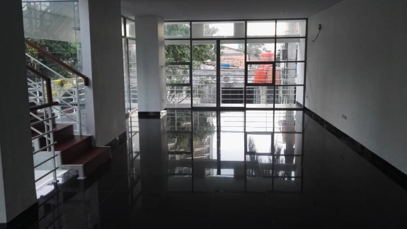 Dijual Town House di Pondok Indah