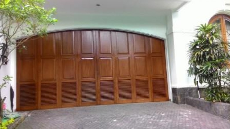 Disewakan rumah di Pondok Indah; Jakarta selatan