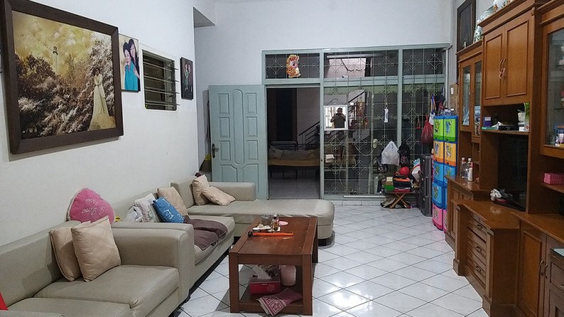 Rumah tengah kota sayap Pasirkaliki , dekat Istana Plaza (IP)