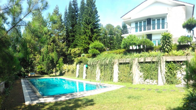 Villa  Cisarua, dekat taman Safari luas 2.855m2 ada Swimming Pool