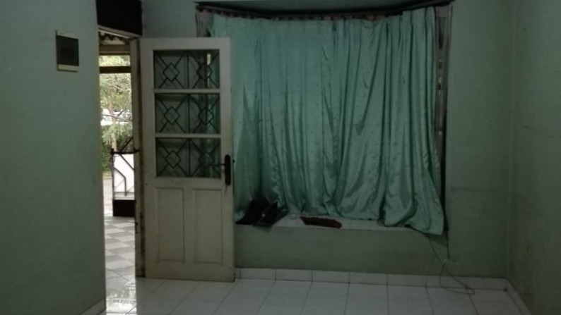 Dijual Rumah Dengan Kondisi Apa Adanya dekat STAN Bintaro