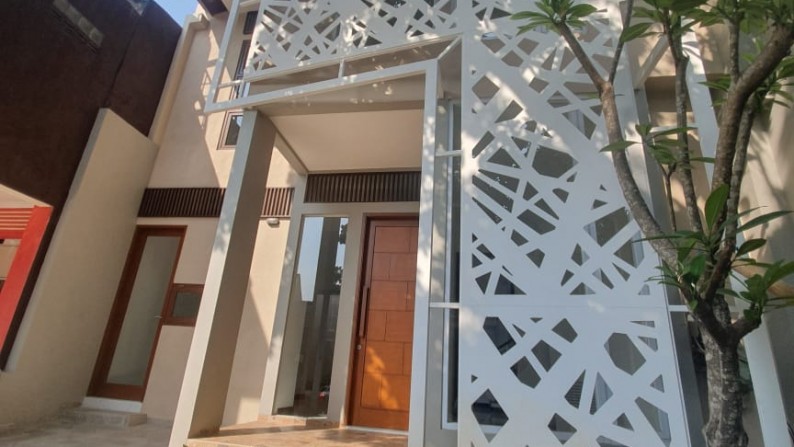 Rumah Bagus Brand New Di Mahagoni Park, Graha Bintaro