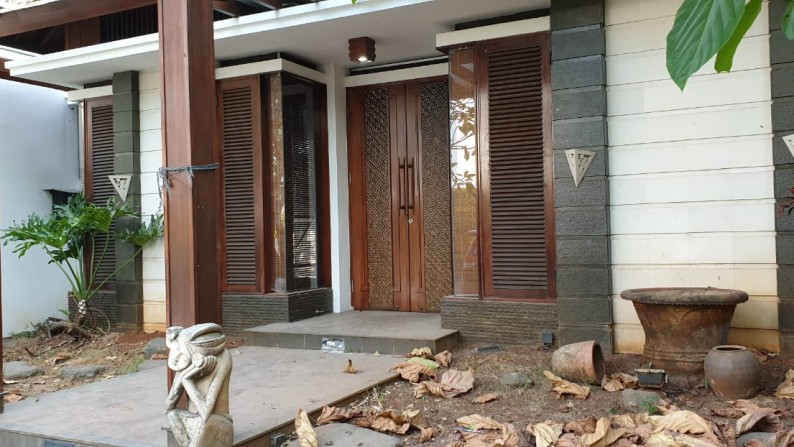 Rumah Dengan Halaman Luas, Hunian Nyaman dan Asri @Bintaro