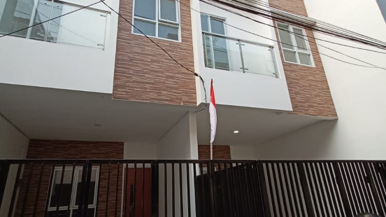 Dijual Rumah di Green Garden, Jakarta Barat