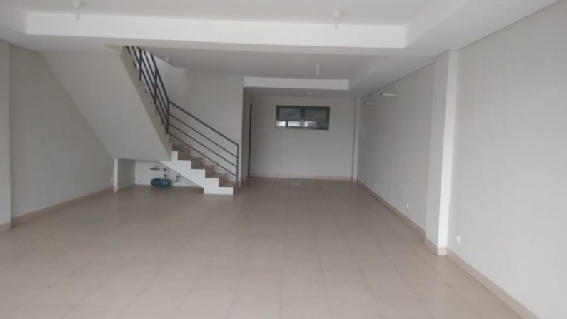 ruko mewah jarang jual ruko Casa De Parco