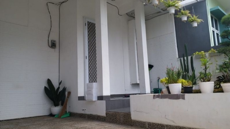 Rumah Minimalis di Serua Residence