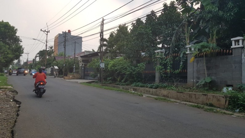 Rumah Dengan Halaman Luas, Pinggir Jalan @Komp Deplu, Cipadu